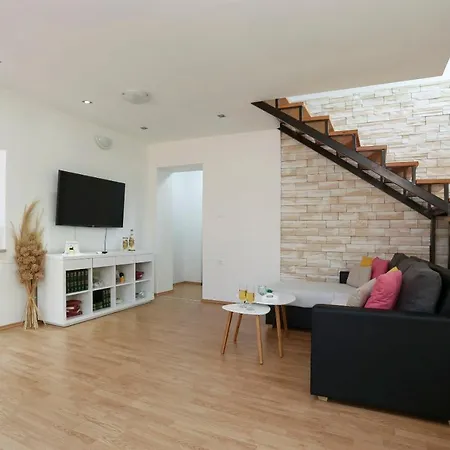 House Marijan Vakantiehuis Šestanovac