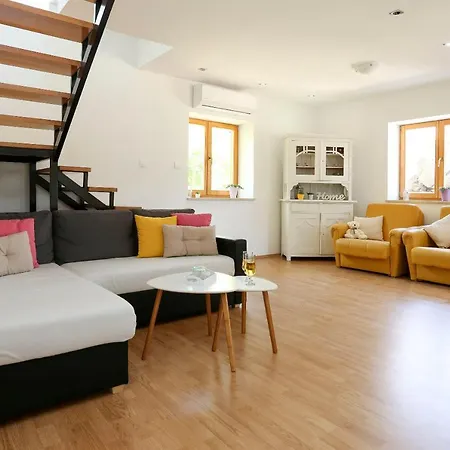 House Marijan Vakantiehuis Šestanovac
