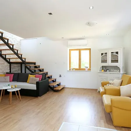 House Marijan * Šestanovac